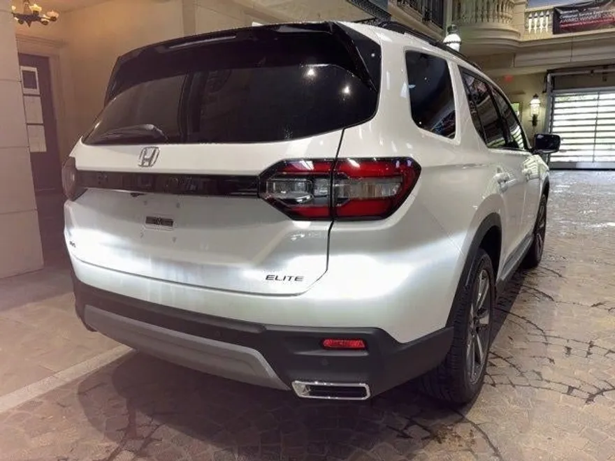 2025 Honda Pilot Elite photo 1