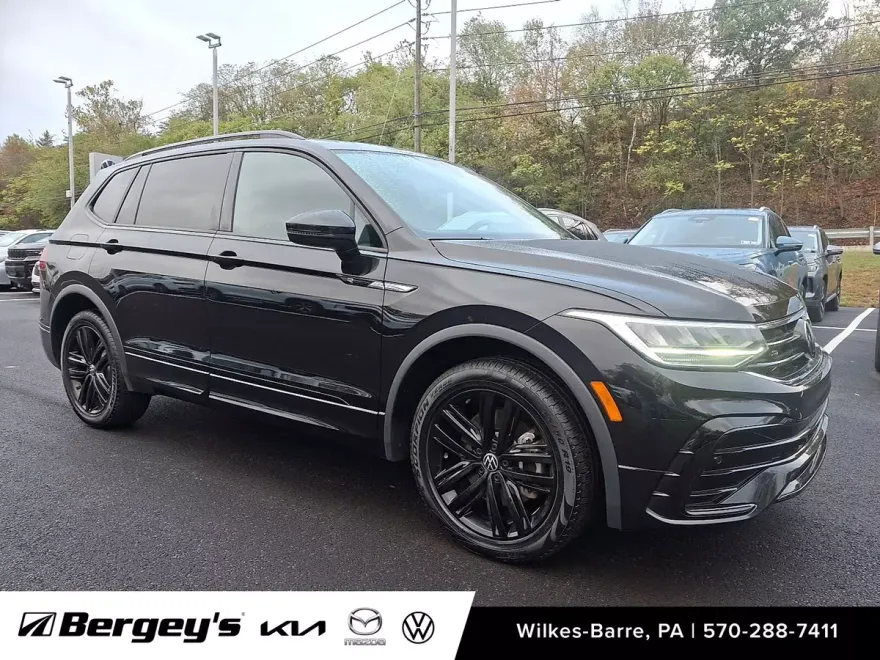 2022 Volkswagen Tiguan SE R-Line Black photo 1