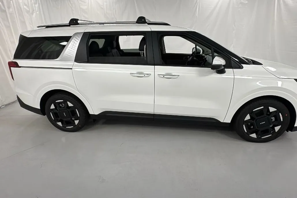 2026 Kia Carnival EX photo 1