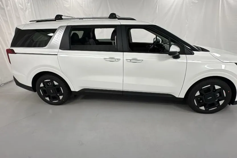 2026 Kia Carnival EX photo 1