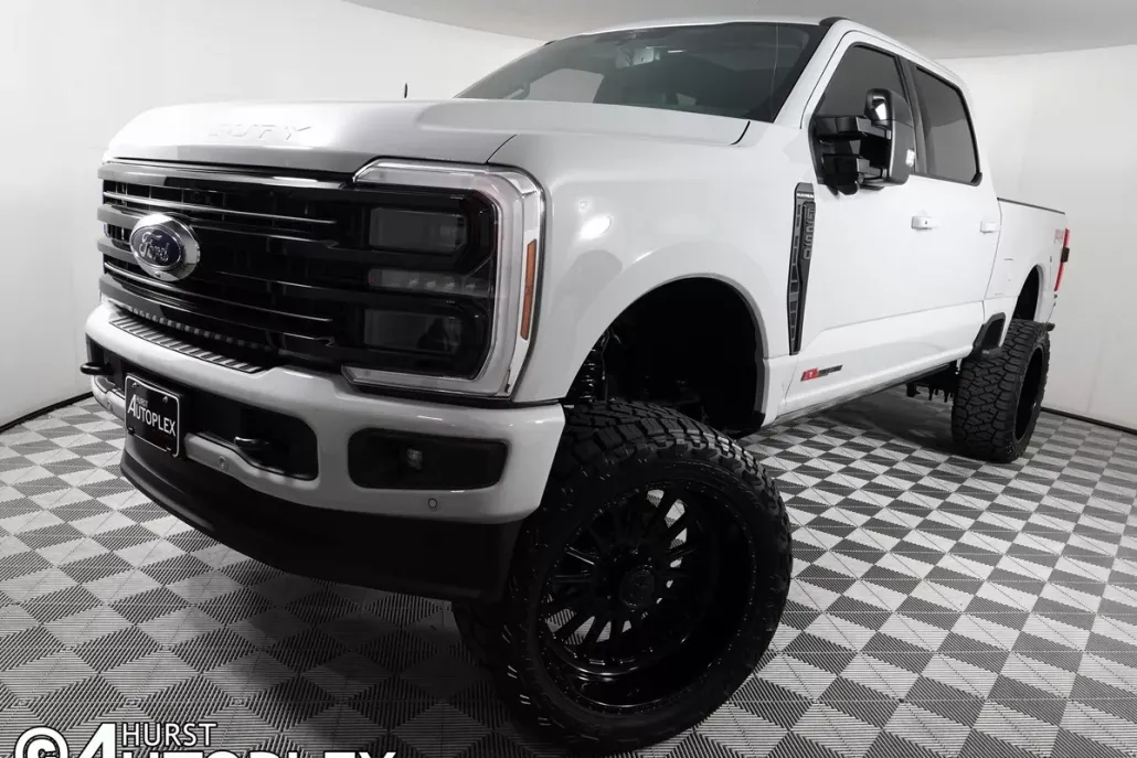 2025 Ford F-250 Platinum photo 1