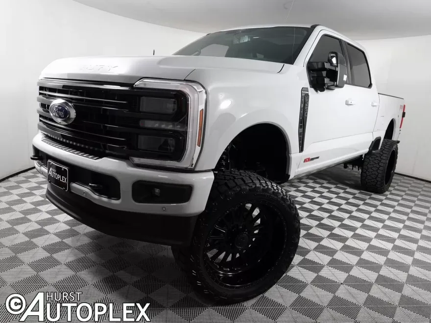 2025 Ford F-250 Platinum photo 1
