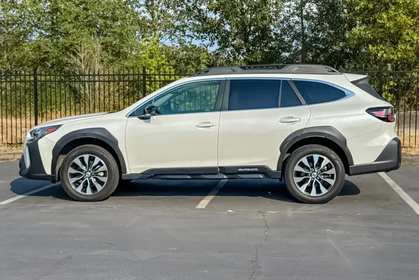 2023 Subaru Outback Limited photo 1