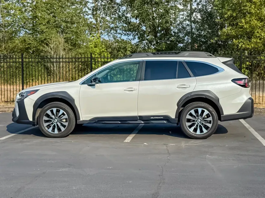 2023 Subaru Outback Limited photo 1