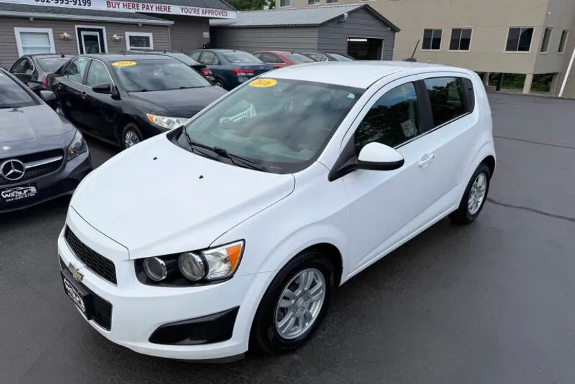 2016 Chevrolet Sonic LT photo 1