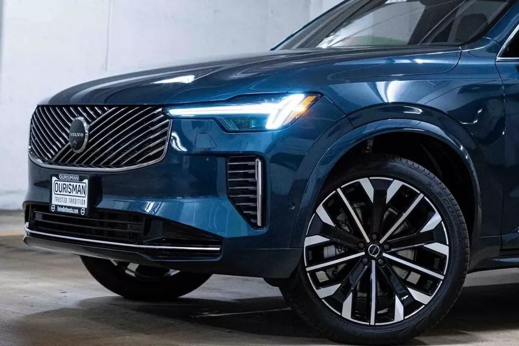 2026 Volvo XC90 Plus photo 1