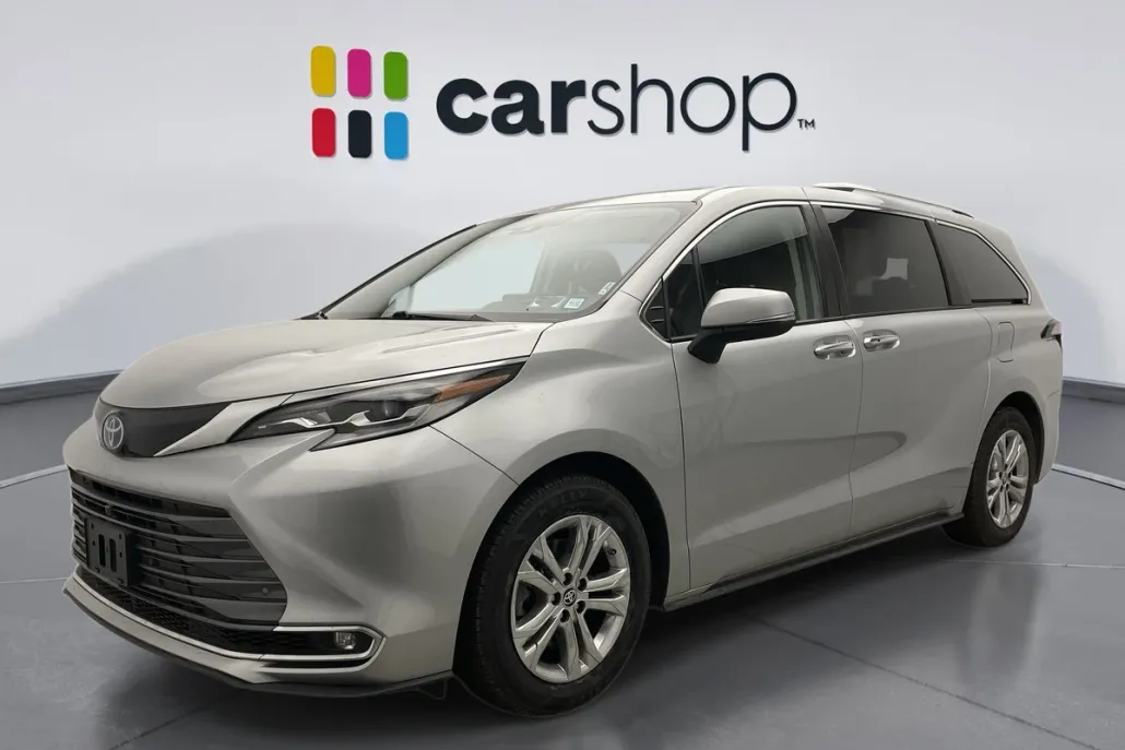 2022 Toyota Sienna Platinum photo 1