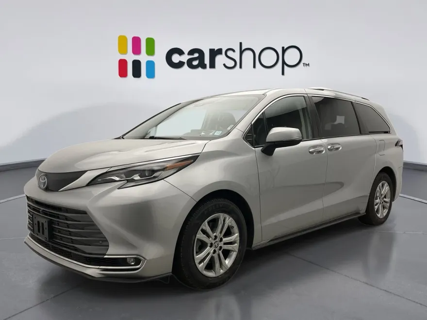 2022 Toyota Sienna Platinum photo 1