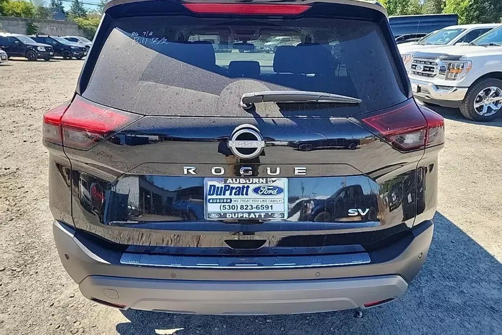 2023 Nissan Rogue SV photo 1