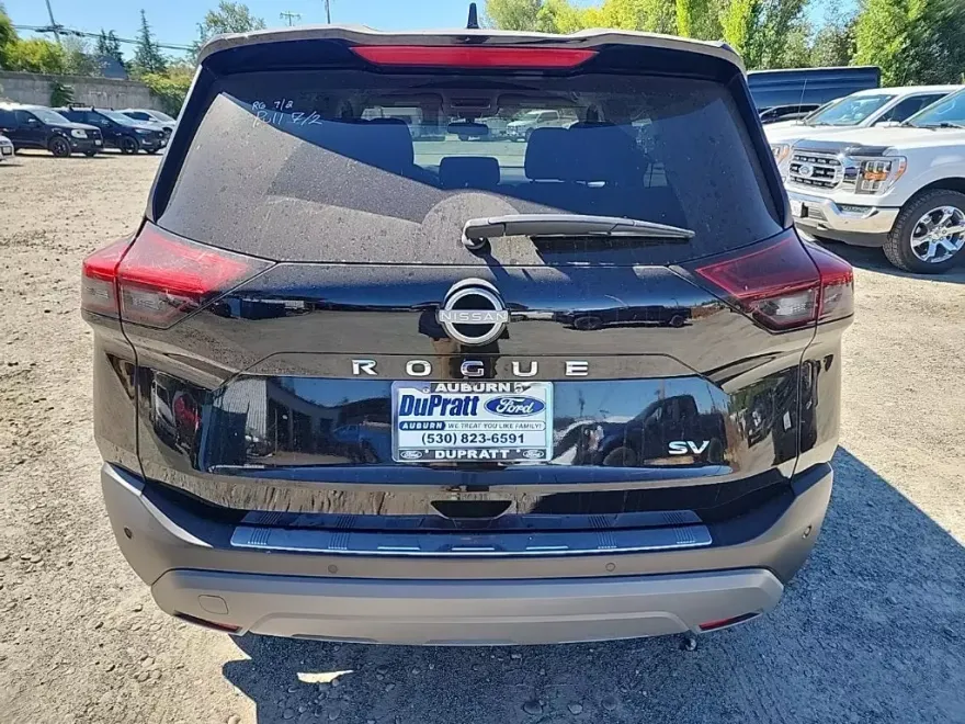 2023 Nissan Rogue SV photo 1