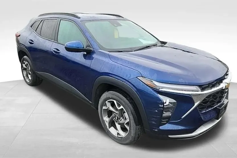 2024 Chevrolet Trax LT photo 1