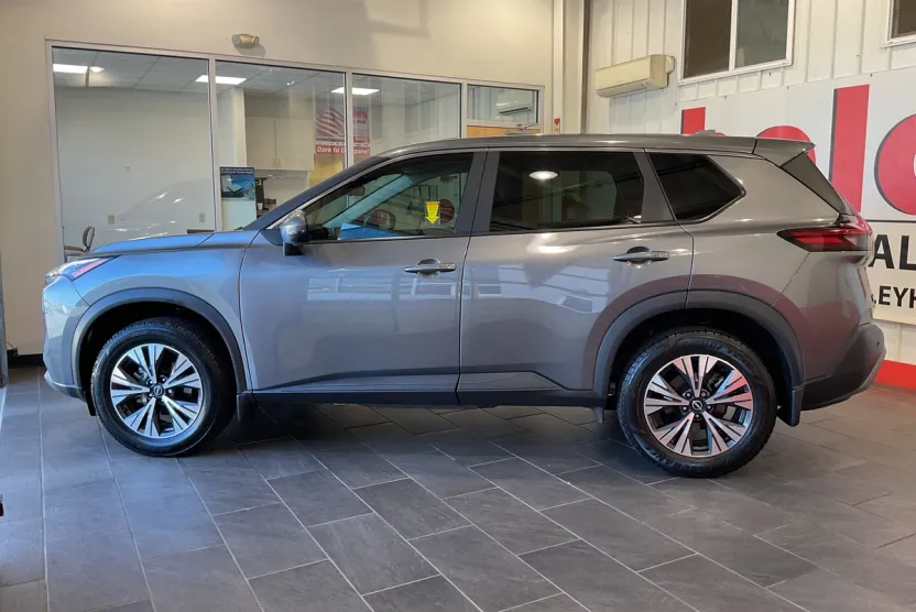 2023 Nissan Rogue SV photo 1