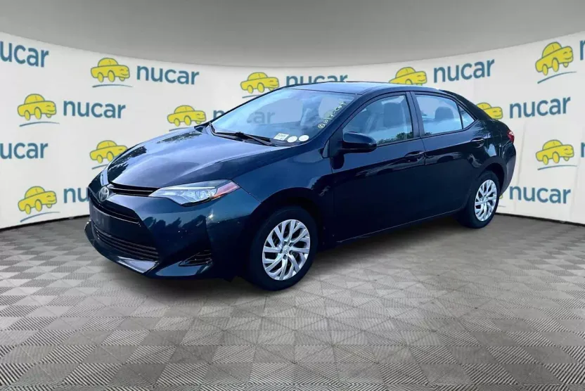 2017 Toyota Corolla LE photo 1