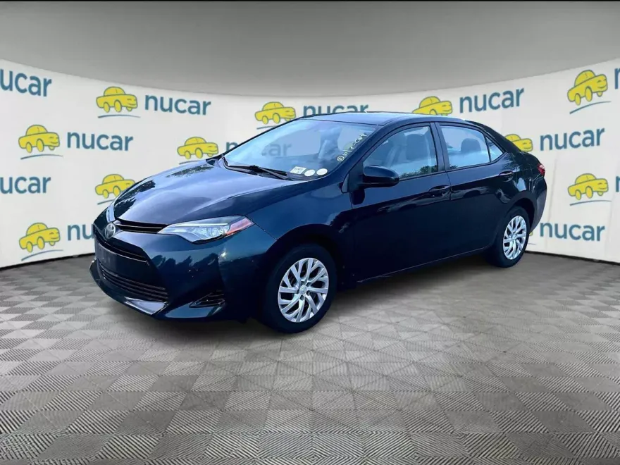 2017 Toyota Corolla LE photo 1