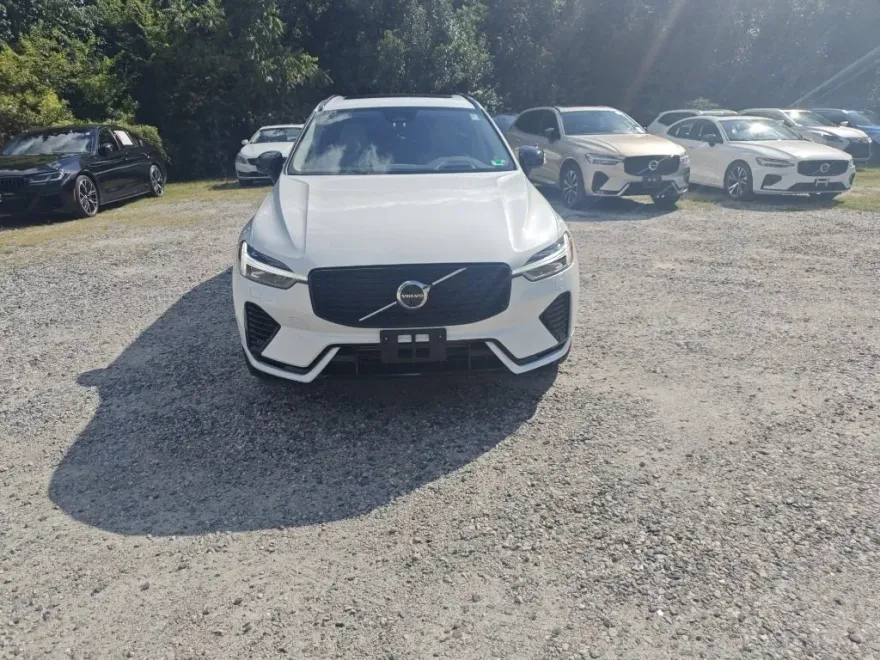 2024 Volvo XC60 Recharge Hybrid Ultimate photo 1