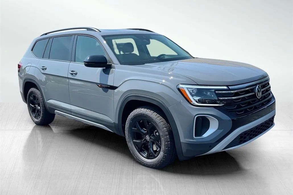 2025 Volkswagen Atlas Peak Edition SE photo 1