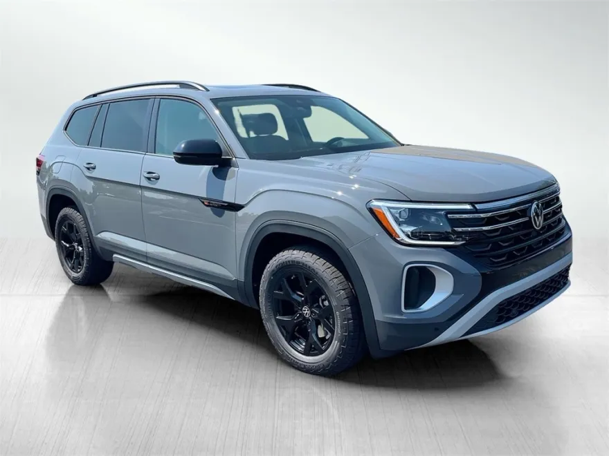 2025 Volkswagen Atlas Peak Edition SE photo 1