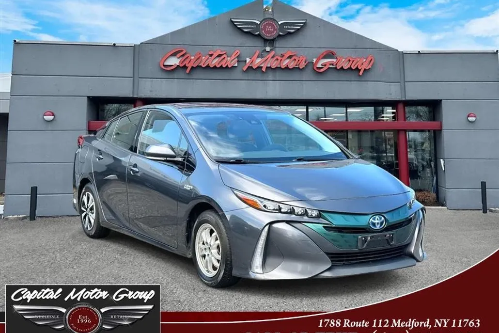 2017 Toyota Prius Prime Three Four photo 1