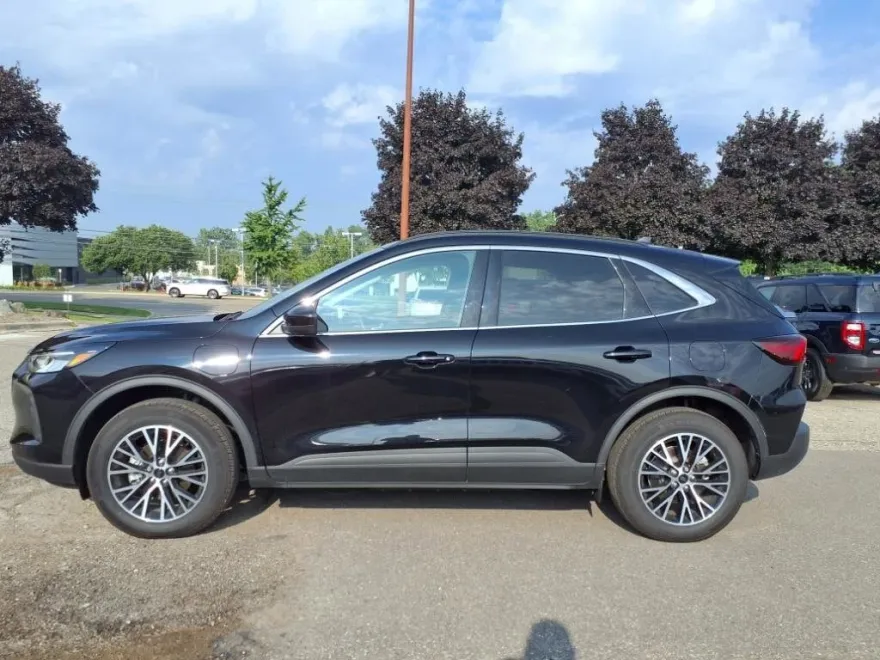 2025 Ford Escape photo 1