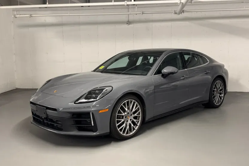 2025 Porsche Panamera 4 photo 1