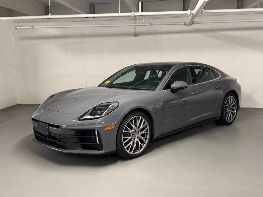 2025 Porsche Panamera 4 photo 1