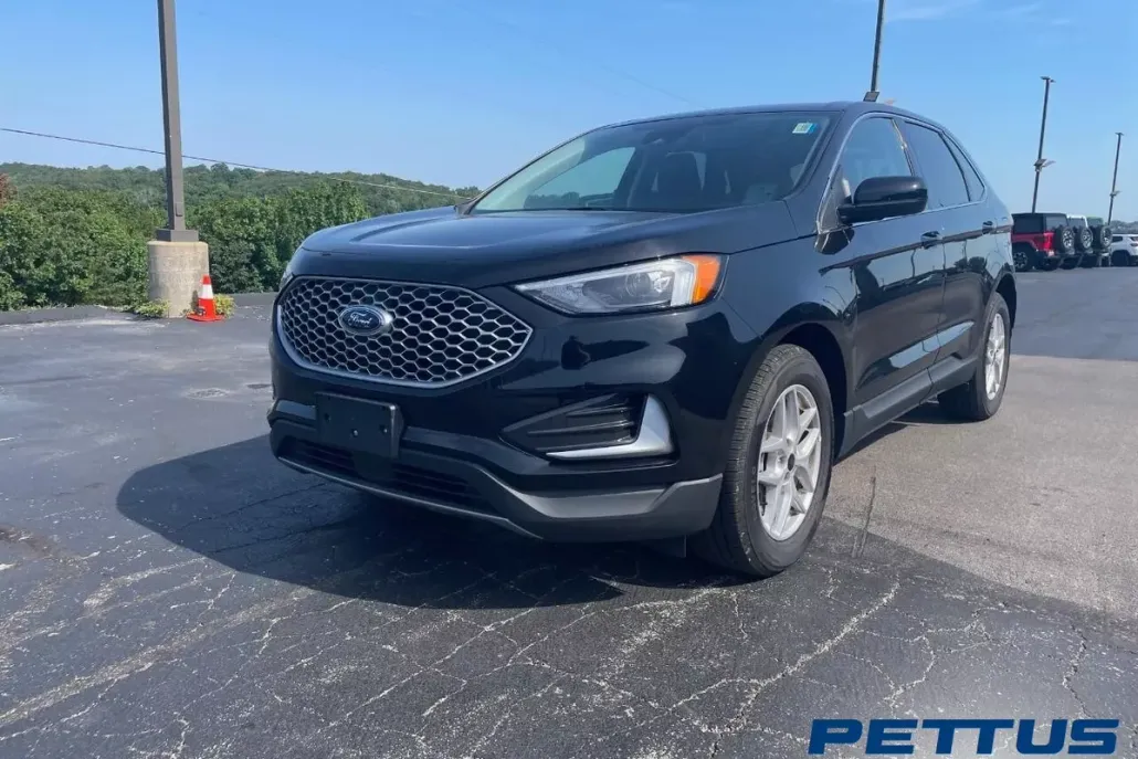 2023 Ford Edge SEL photo 1