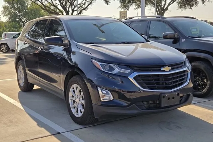 2020 Chevrolet Equinox LT photo 1