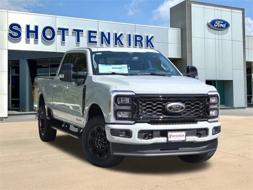 2025 Ford F-250 Lariat photo 1