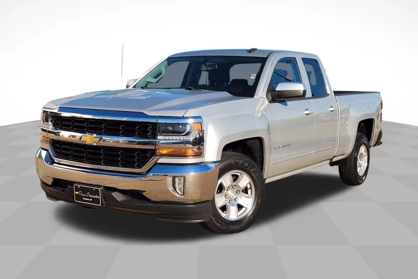 2017 Chevrolet Silverado 1500 LT photo 1