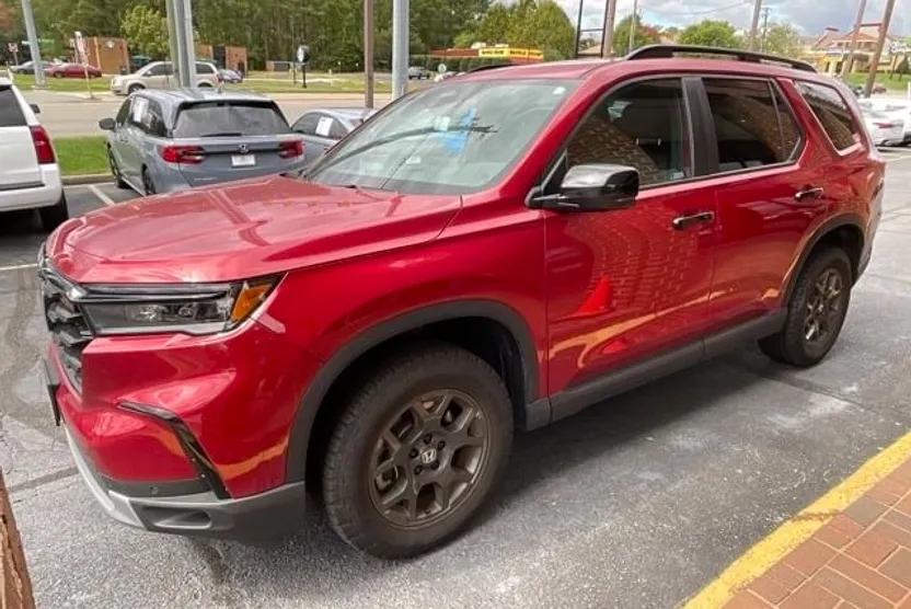 2024 Honda Pilot TrailSport photo 1