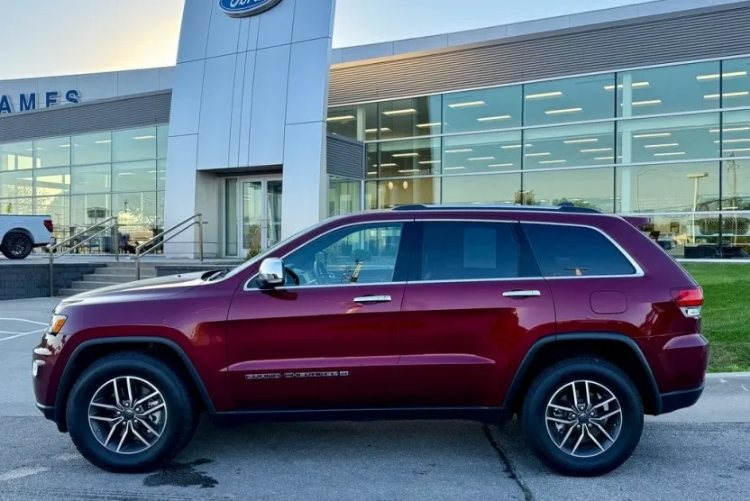 2022 Jeep Cherokee Limited photo 1