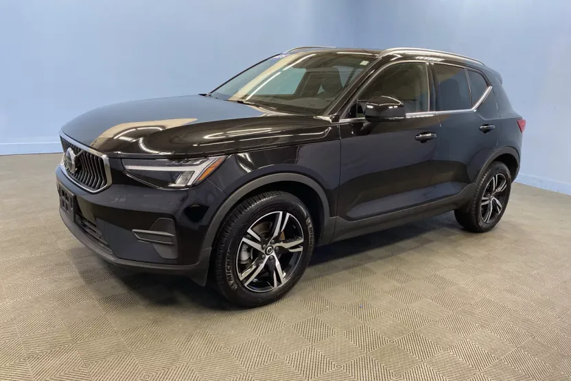 2025 Volvo XC40 Core photo 1