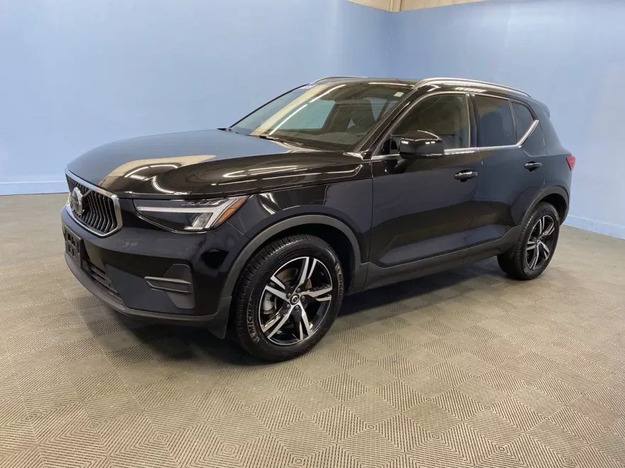 2025 Volvo XC40 Core photo 1
