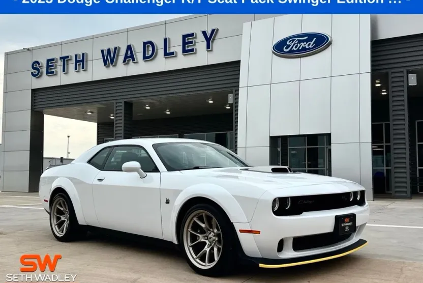 2023 Dodge Challenger R/T Scat Pack Widebody photo 1