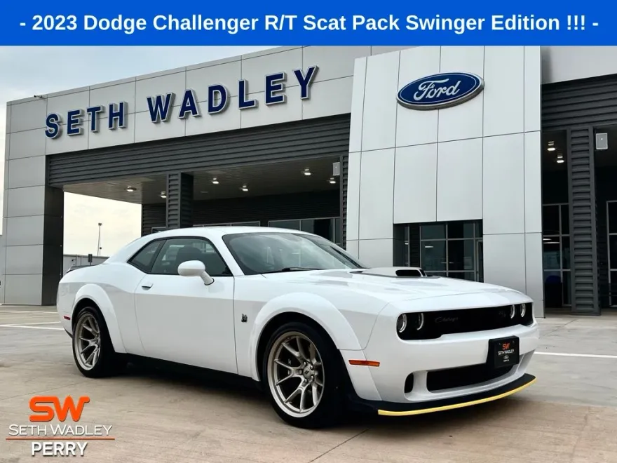 2023 Dodge Challenger R/T Scat Pack Widebody photo 1