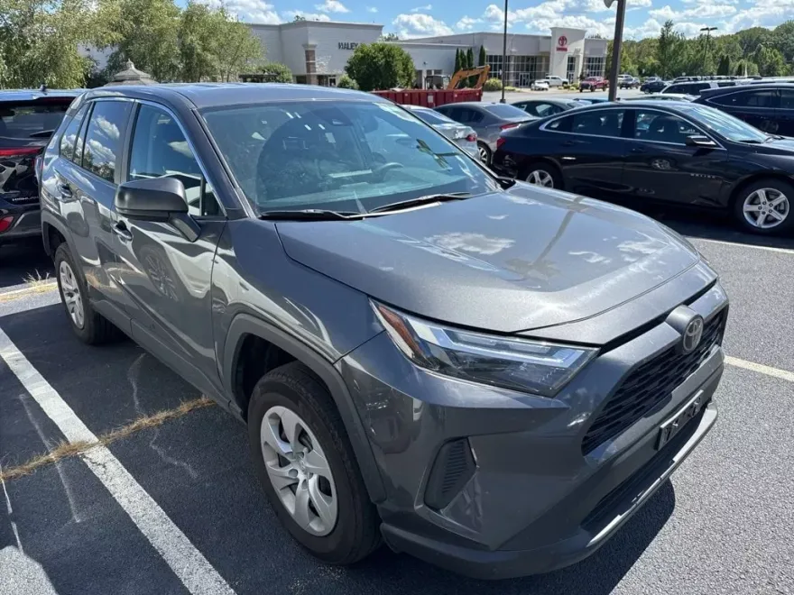 2024 Toyota RAV4 LE photo 1