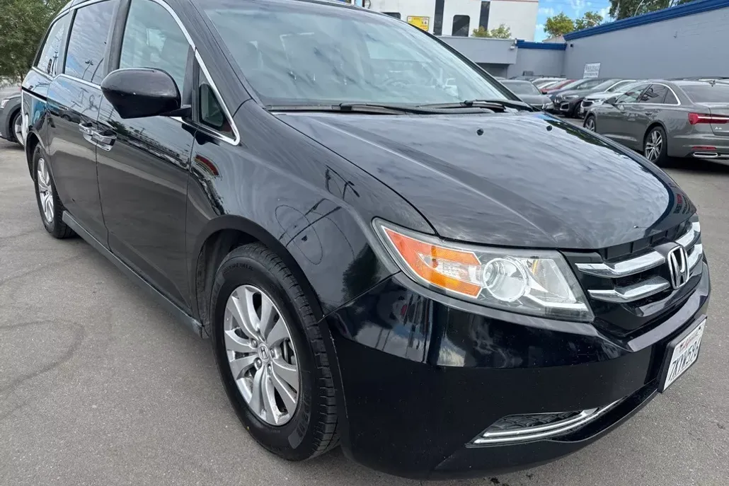 2015 Honda Odyssey EX photo 1