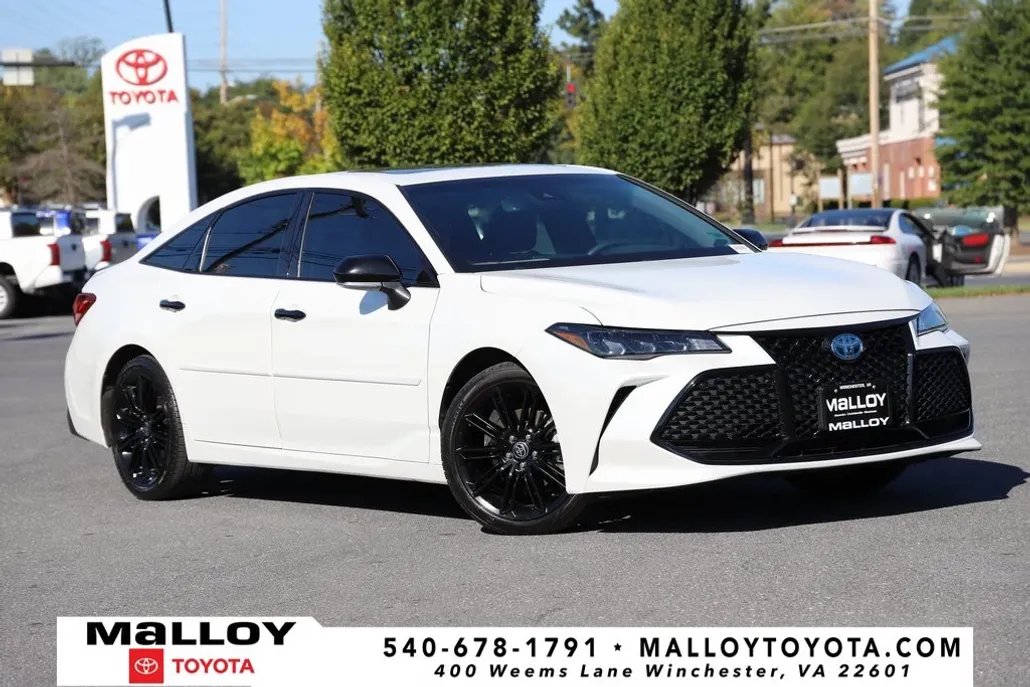 2022 Toyota Avalon Hybrid XSE photo 1