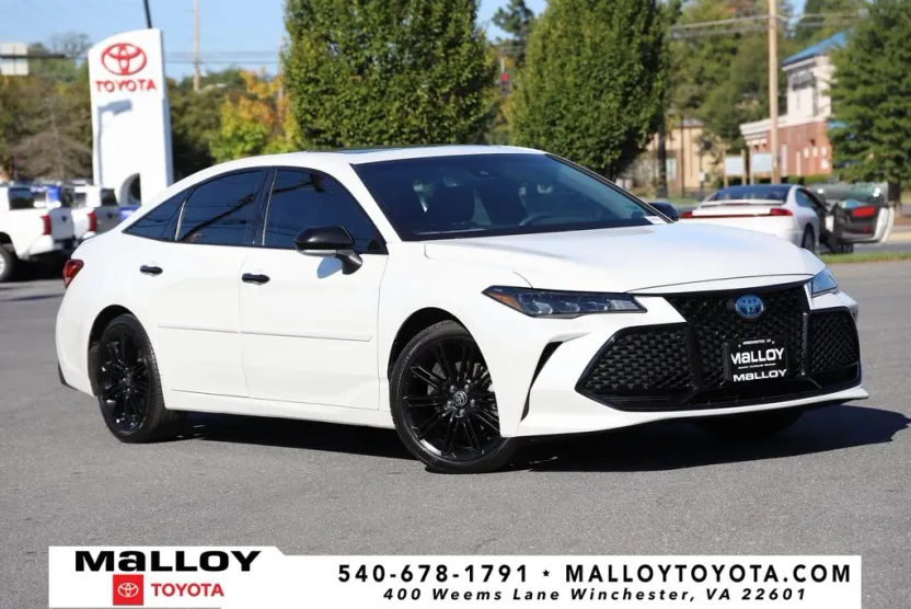 2022 Toyota Avalon Hybrid XSE photo 1