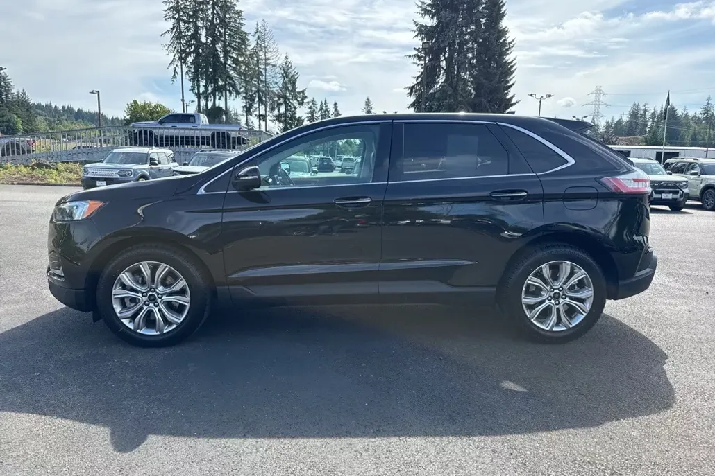 2024 Ford Edge Titanium photo 1