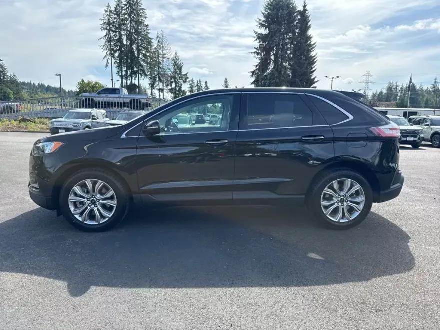 2024 Ford Edge Titanium photo 1