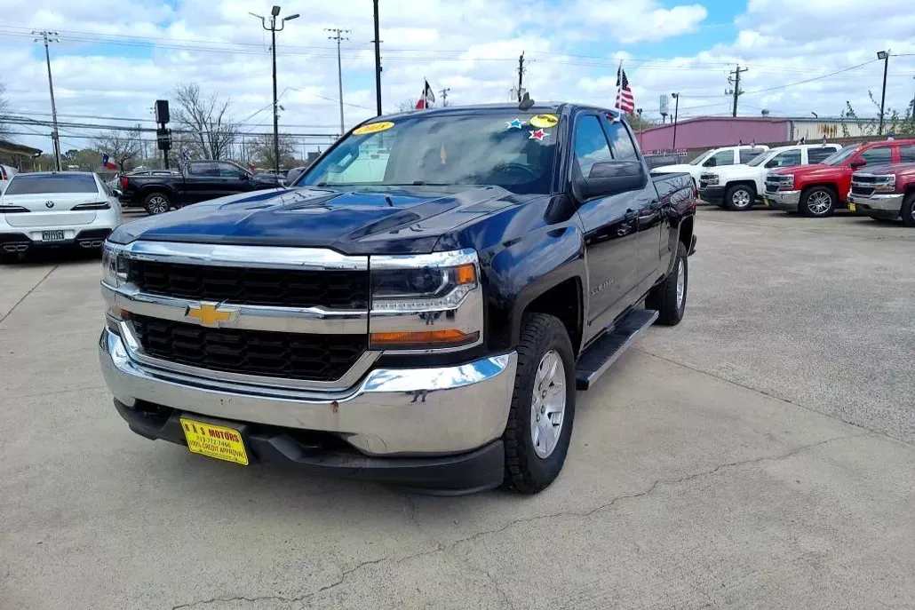2018 Chevrolet Silverado 1500 LT photo 1