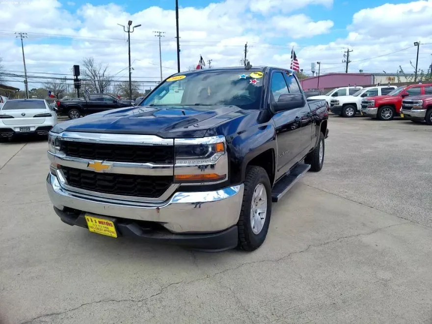 2018 Chevrolet Silverado 1500 LT photo 1