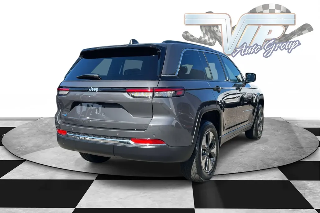 2024 Jeep Cherokee Limited 4xe photo 1