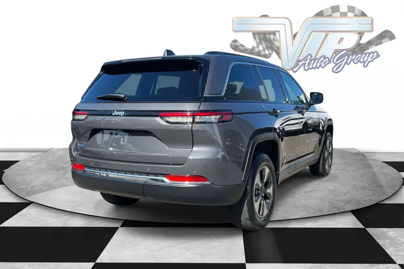 2024 Jeep Cherokee Limited 4xe photo 1