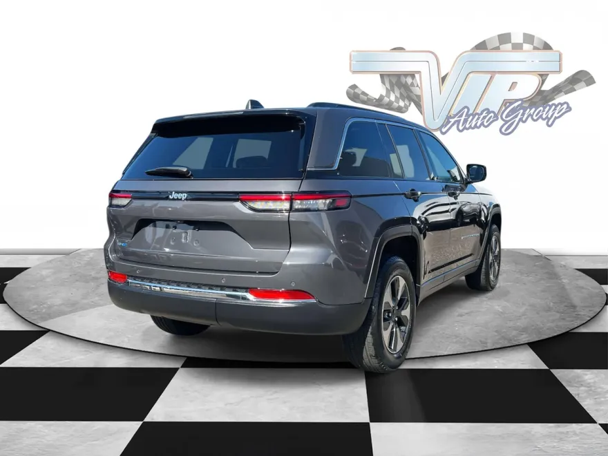 2024 Jeep Cherokee Limited 4xe photo 1