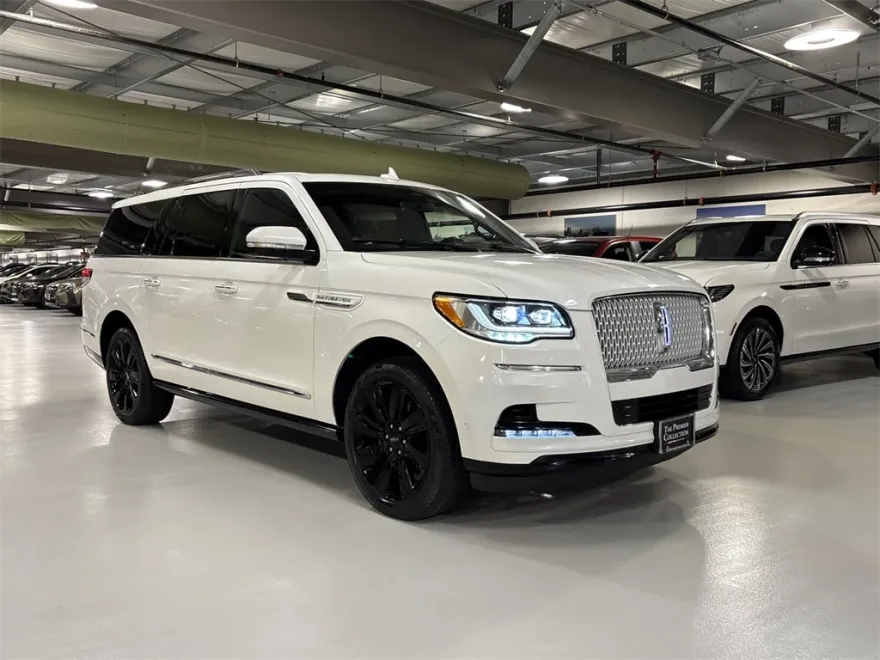 2022 Lincoln Navigator L Reserve photo 1