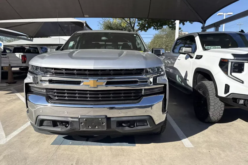 2020 Chevrolet Silverado 1500 LT photo 1