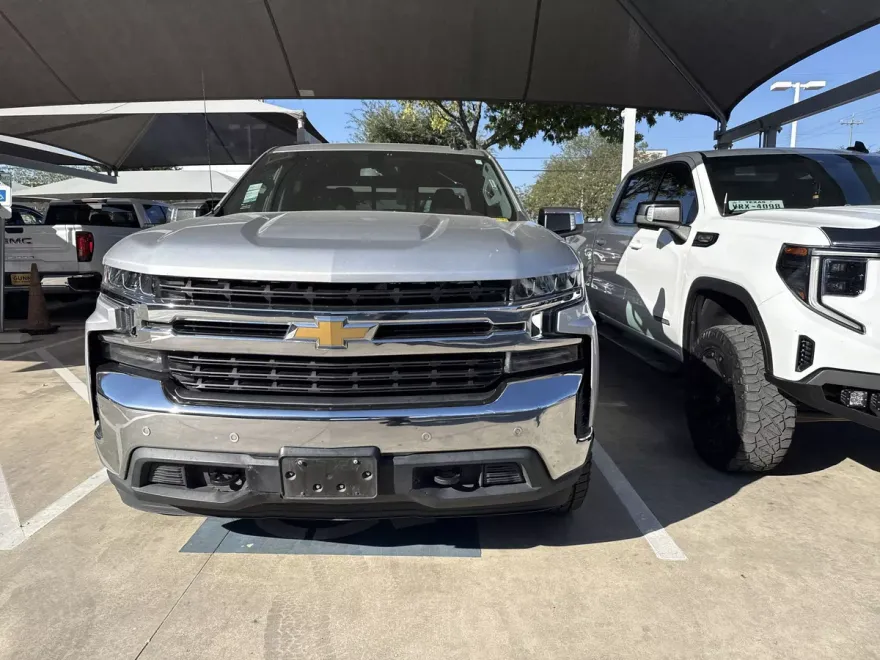 2020 Chevrolet Silverado 1500 LT photo 1