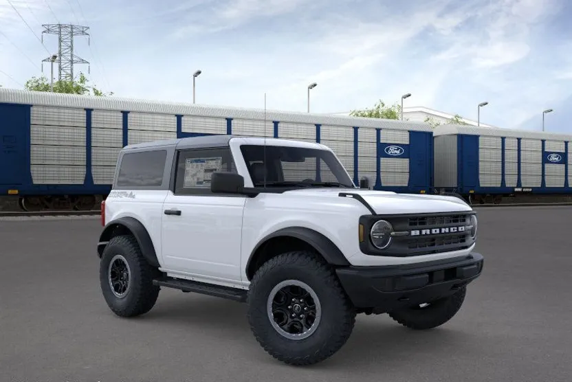 2025 Ford Bronco Base photo 1